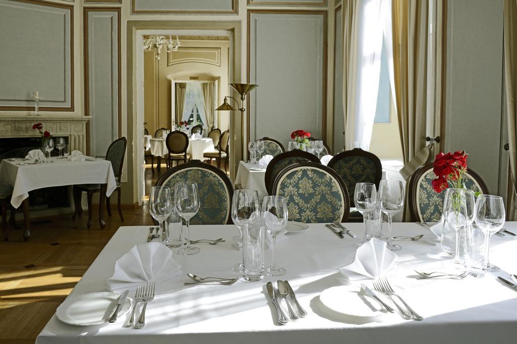 Dwor Kombornia Hotel&Spa Extérieur photo