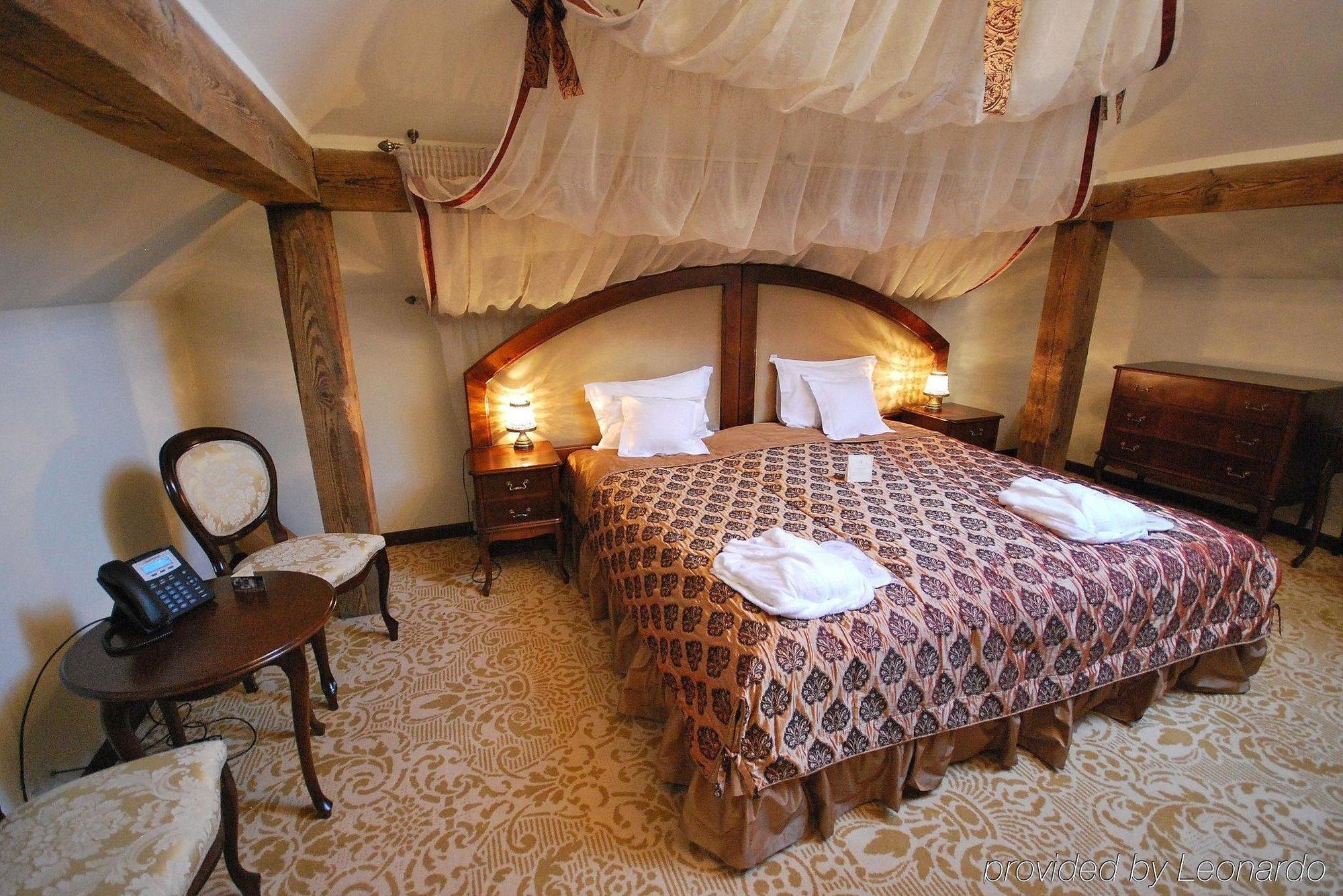 Dwor Kombornia Hotel&Spa Extérieur photo