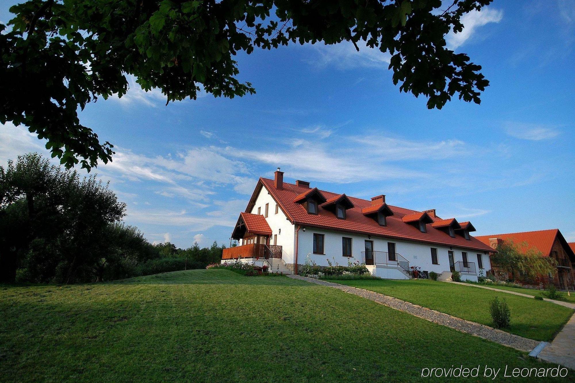Dwor Kombornia Hotel&Spa Extérieur photo