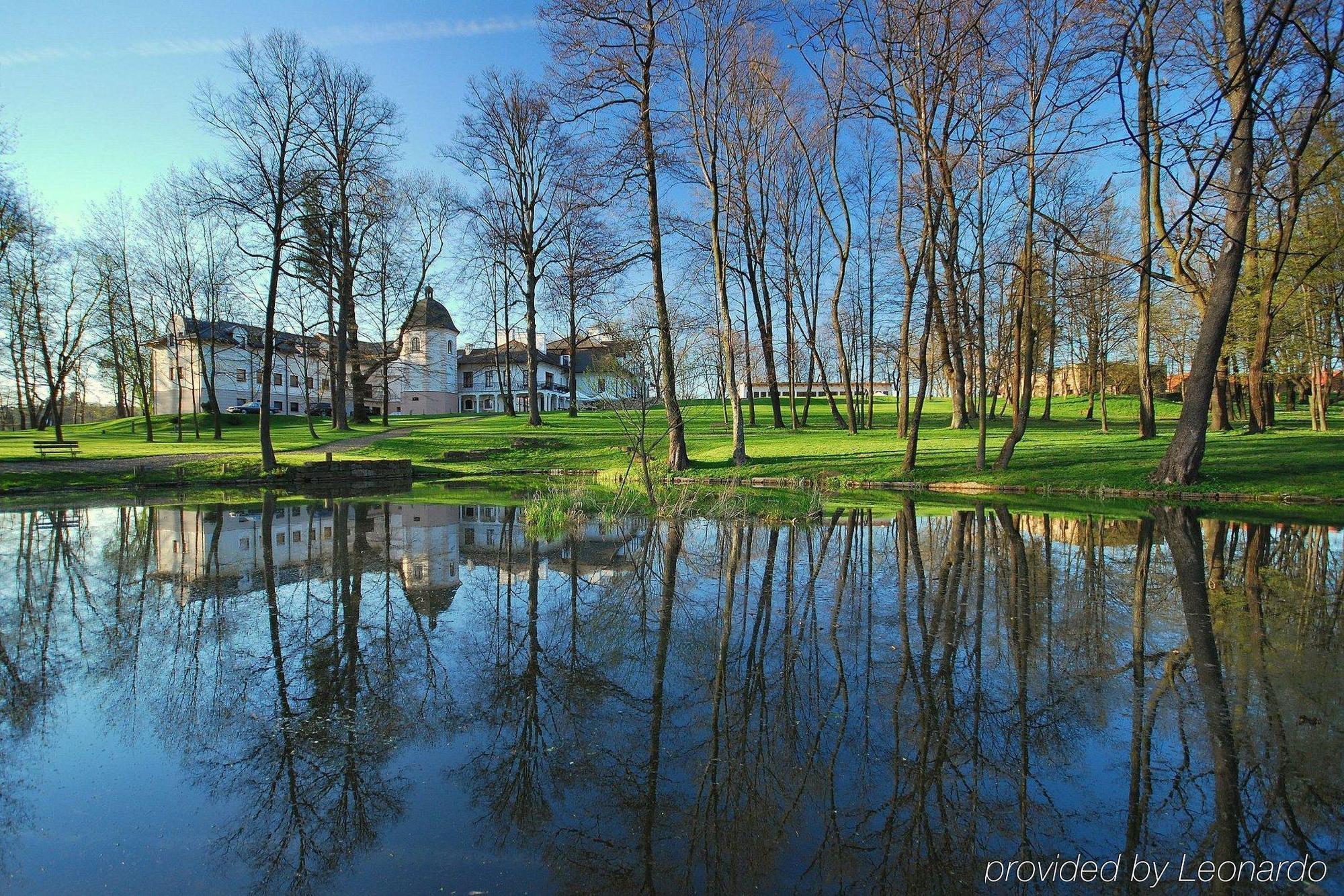 Dwor Kombornia Hotel&Spa Extérieur photo