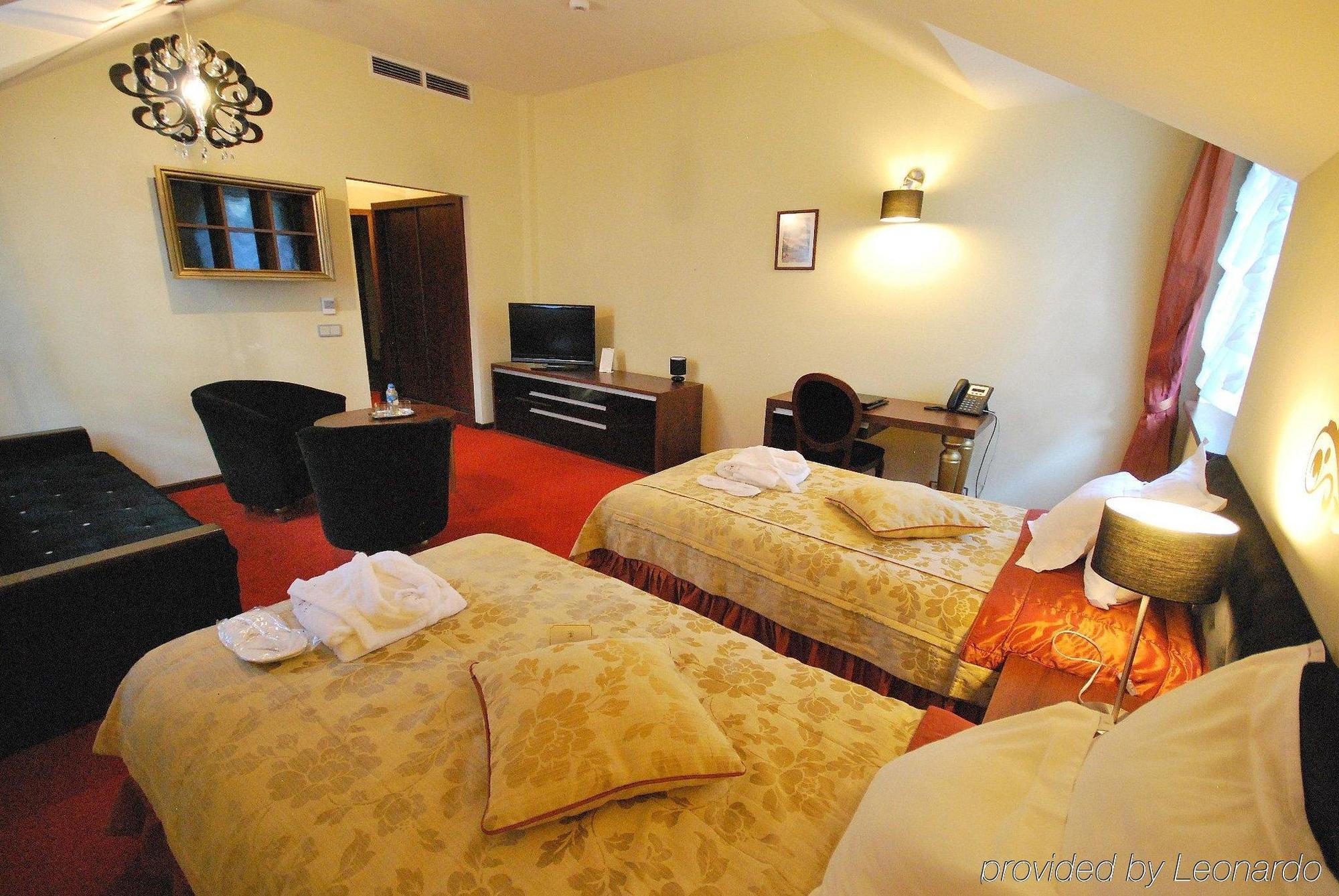 Dwor Kombornia Hotel&Spa Extérieur photo