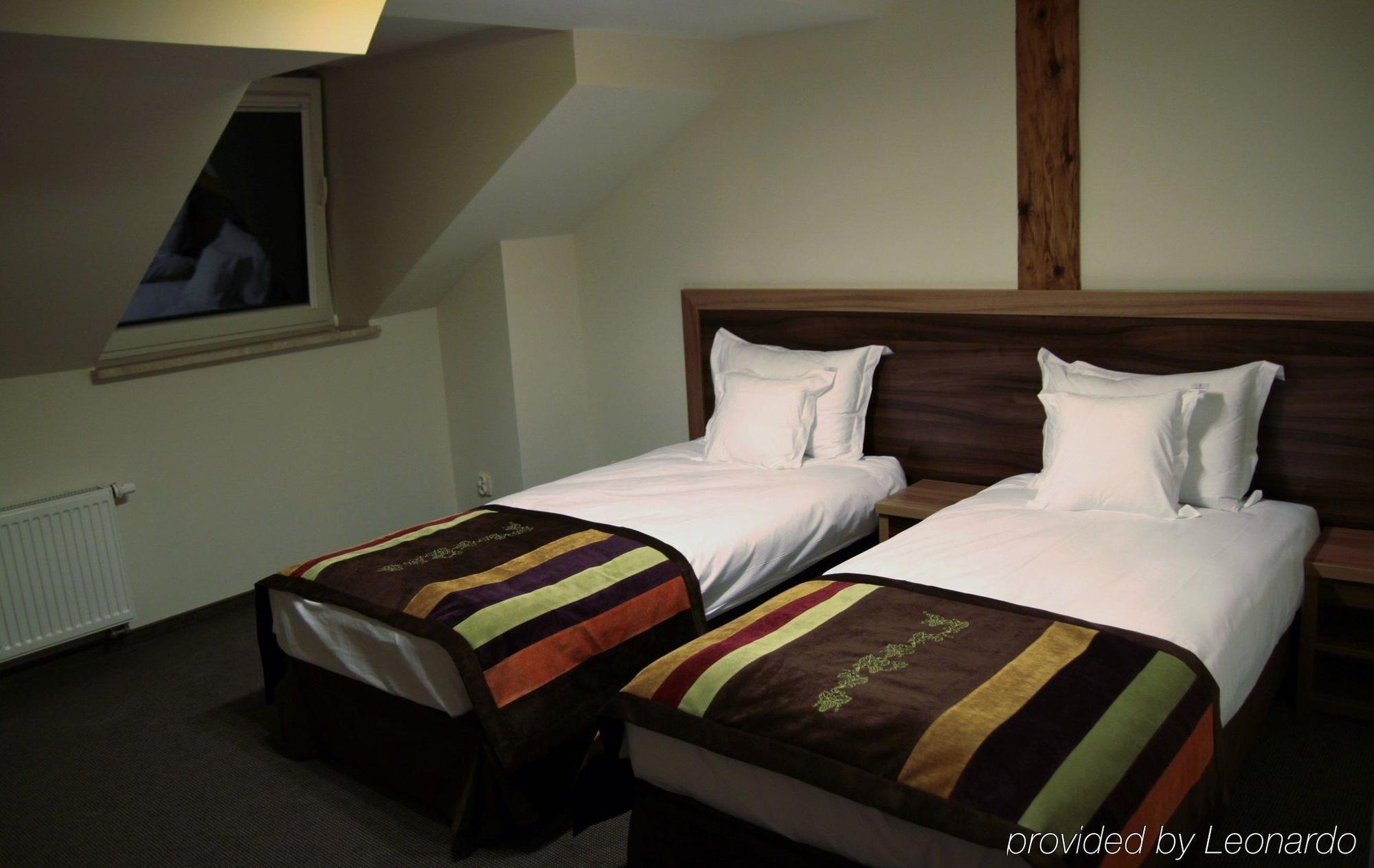 Dwor Kombornia Hotel&Spa Extérieur photo