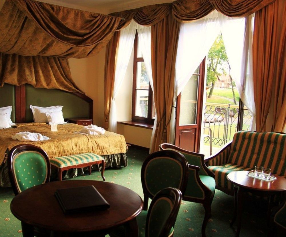 Dwor Kombornia Hotel&Spa Extérieur photo