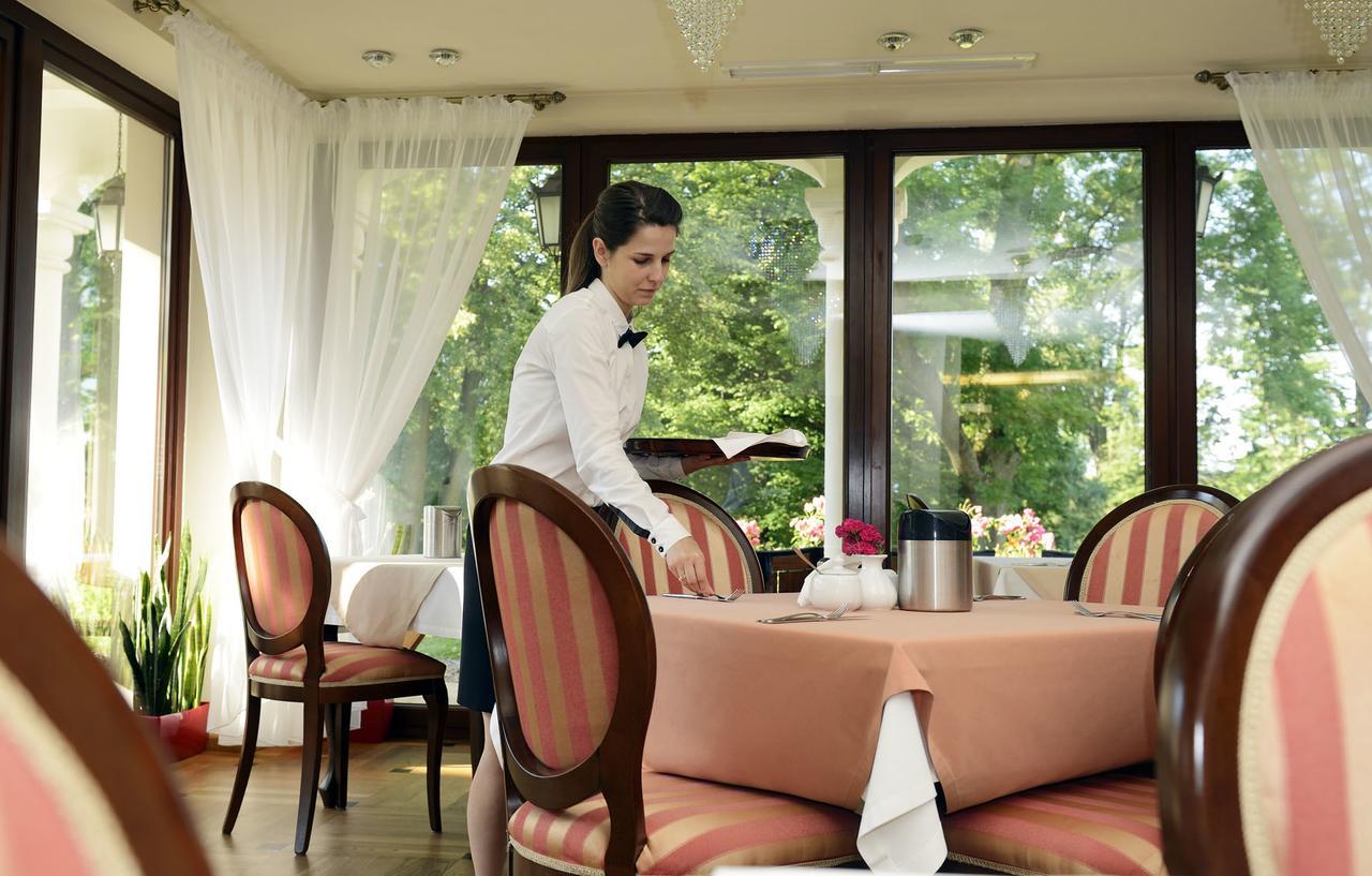 Dwor Kombornia Hotel&Spa Extérieur photo