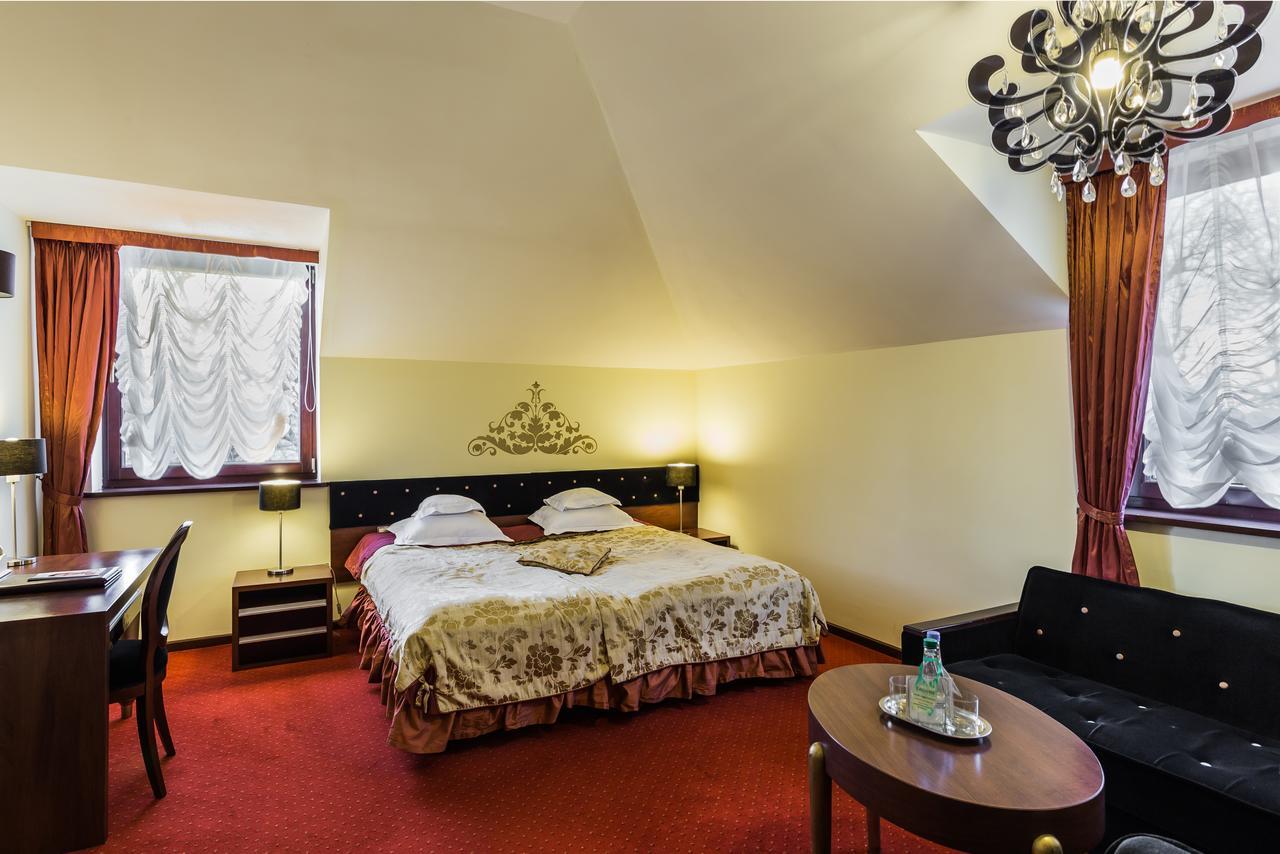 Dwor Kombornia Hotel&Spa Extérieur photo