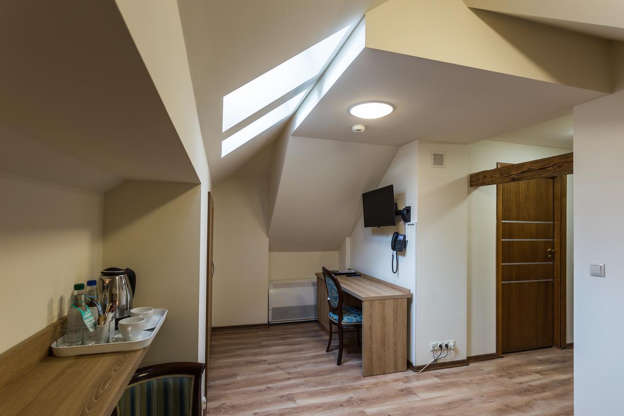 Dwor Kombornia Hotel&Spa Extérieur photo