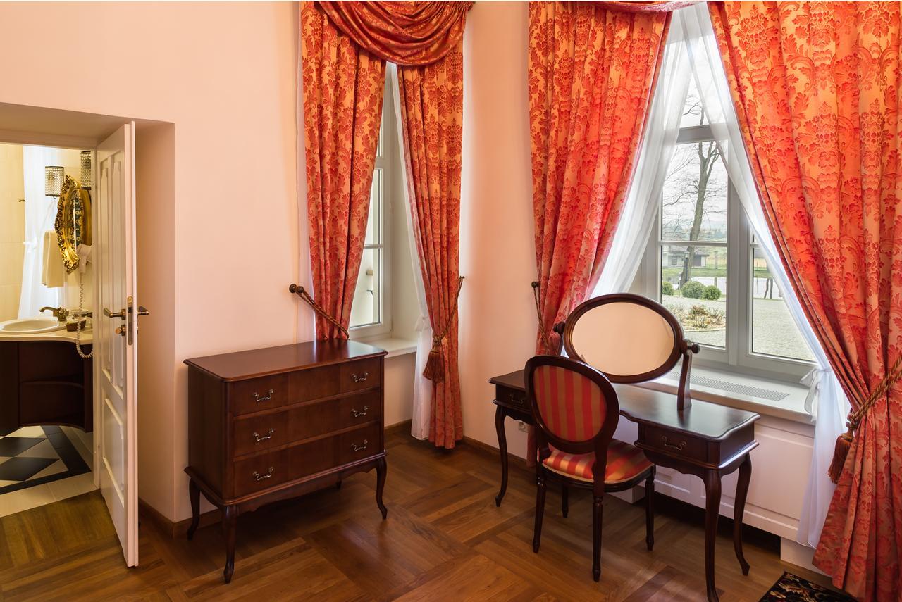 Dwor Kombornia Hotel&Spa Extérieur photo