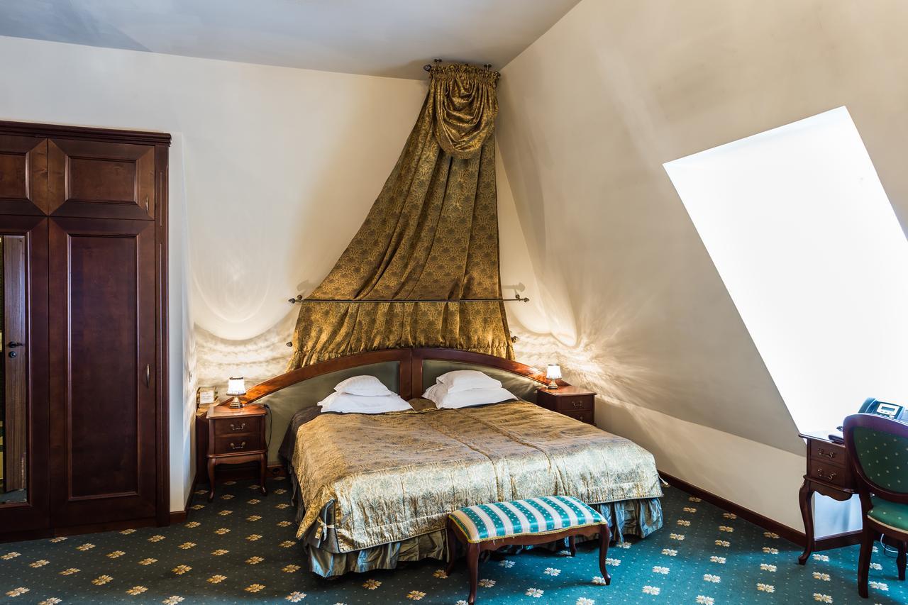 Dwor Kombornia Hotel&Spa Extérieur photo
