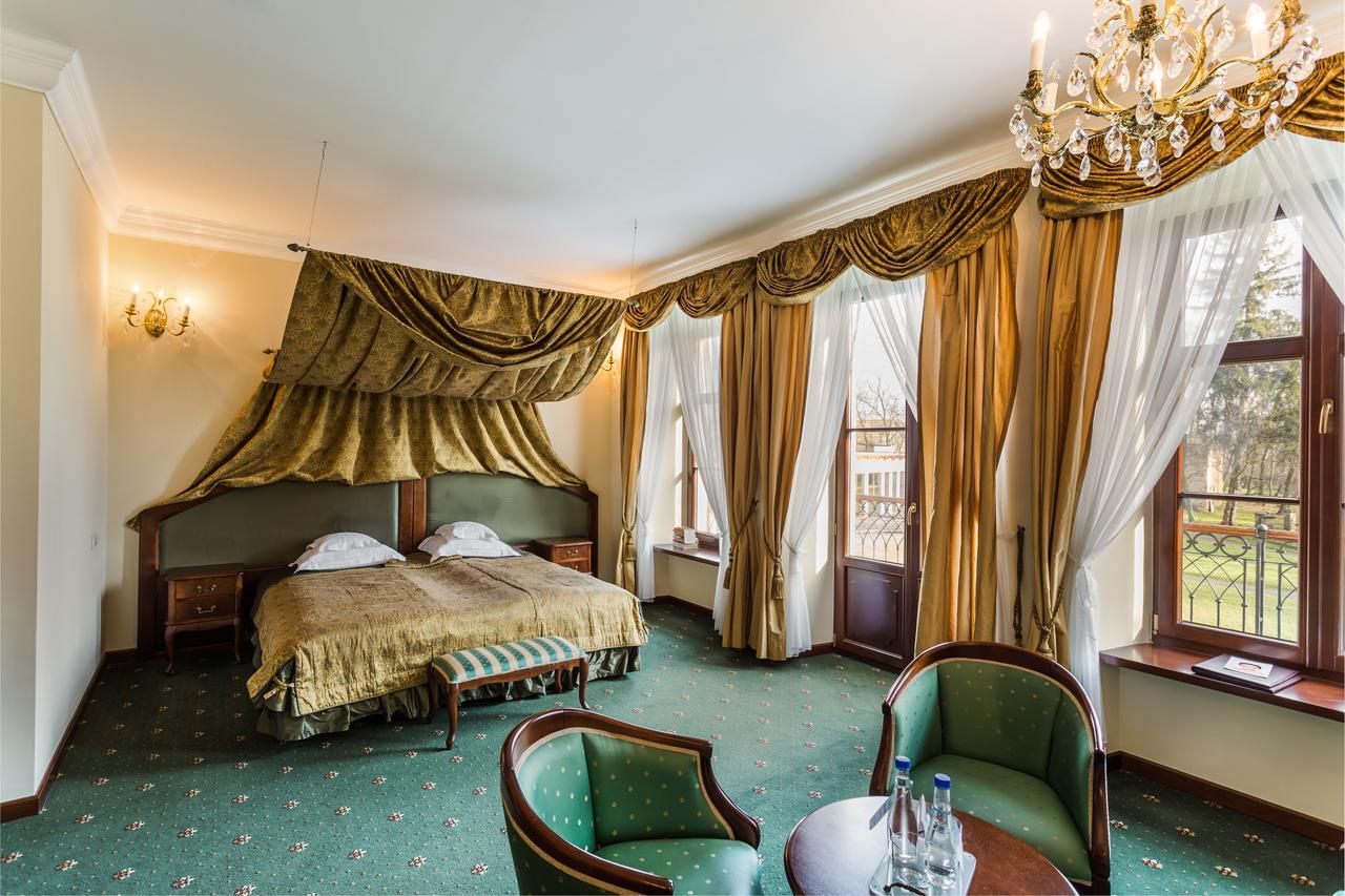 Dwor Kombornia Hotel&Spa Extérieur photo