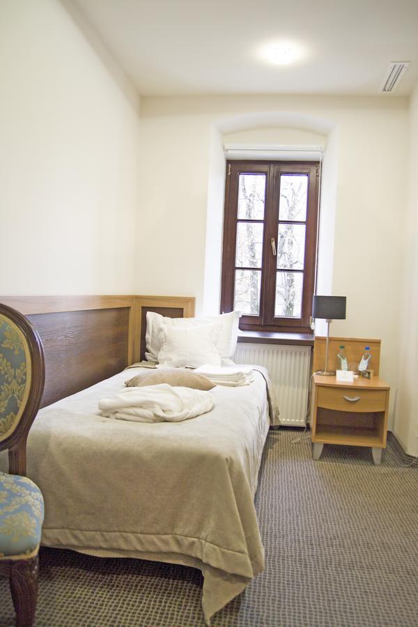 Dwor Kombornia Hotel&Spa Extérieur photo
