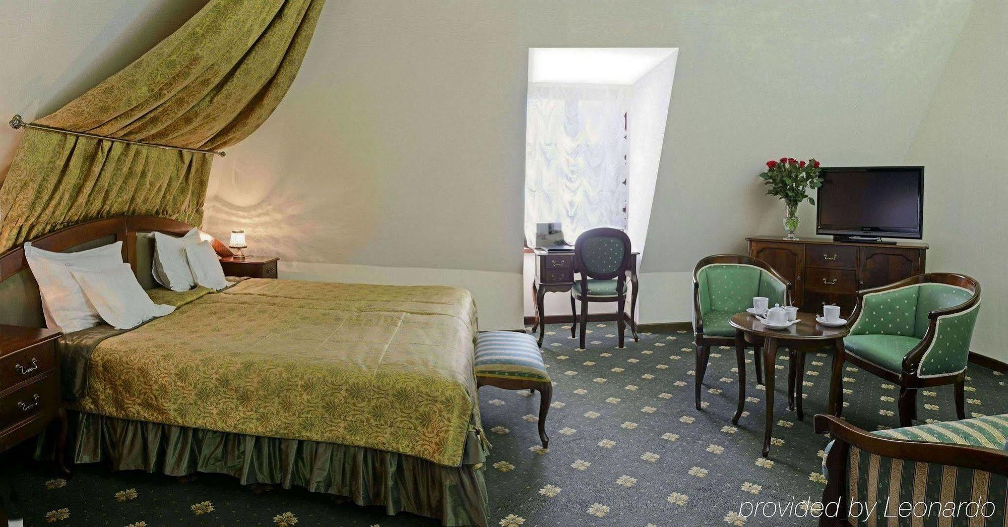 Dwor Kombornia Hotel&Spa Extérieur photo