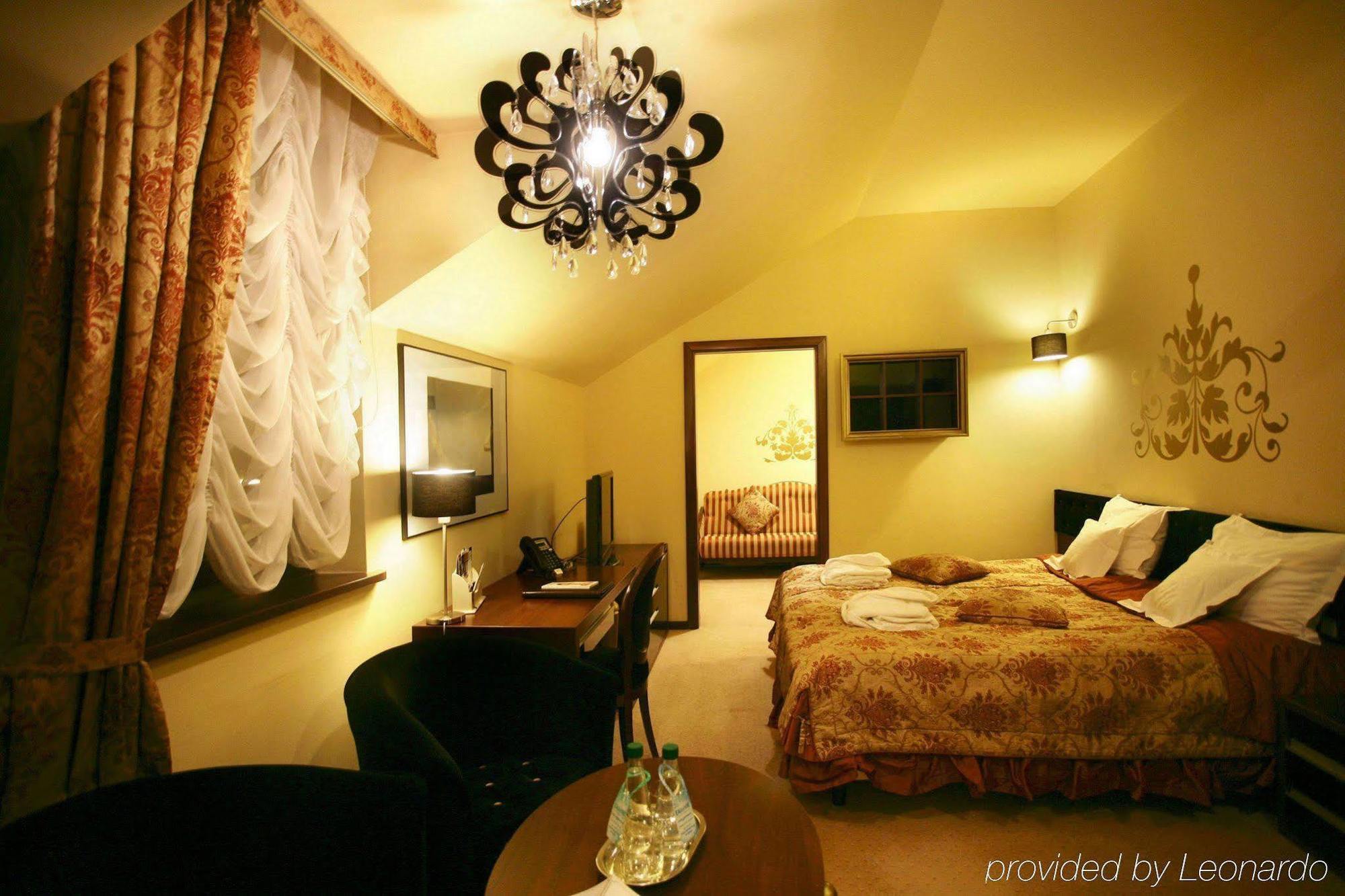 Dwor Kombornia Hotel&Spa Extérieur photo