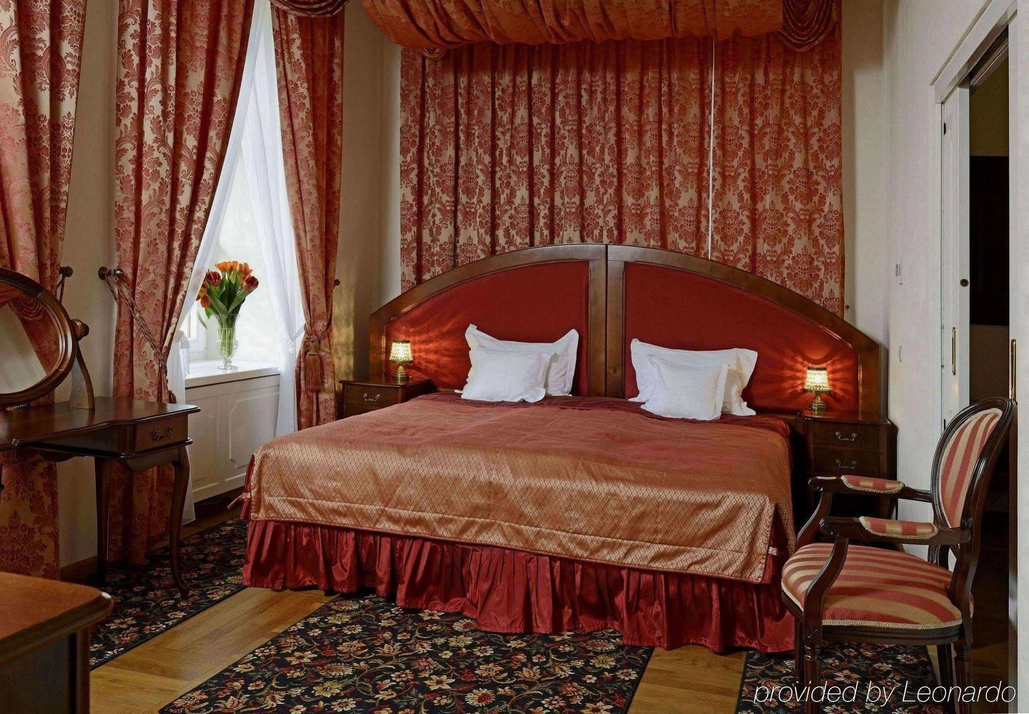 Dwor Kombornia Hotel&Spa Extérieur photo