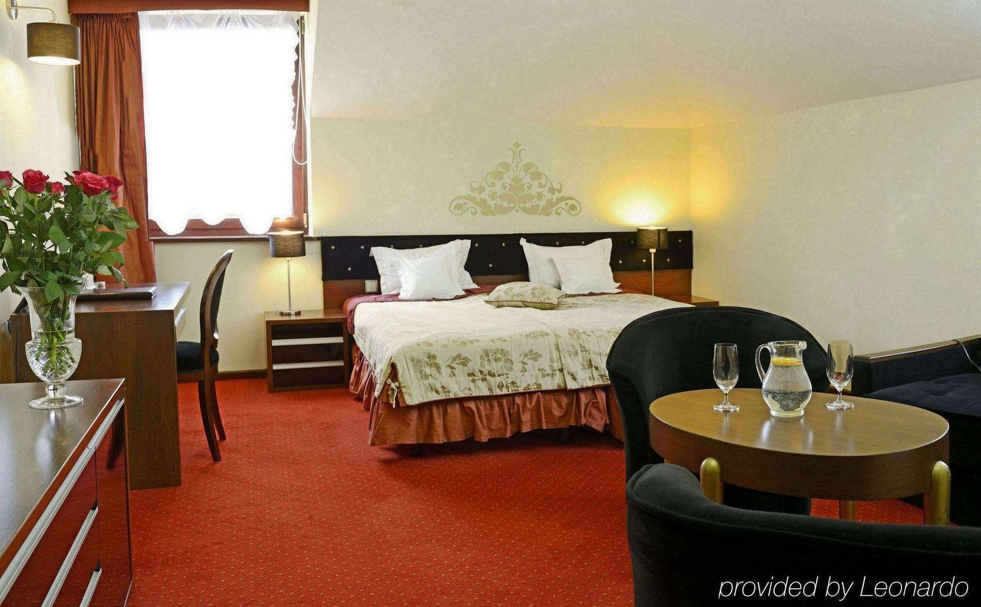 Dwor Kombornia Hotel&Spa Extérieur photo