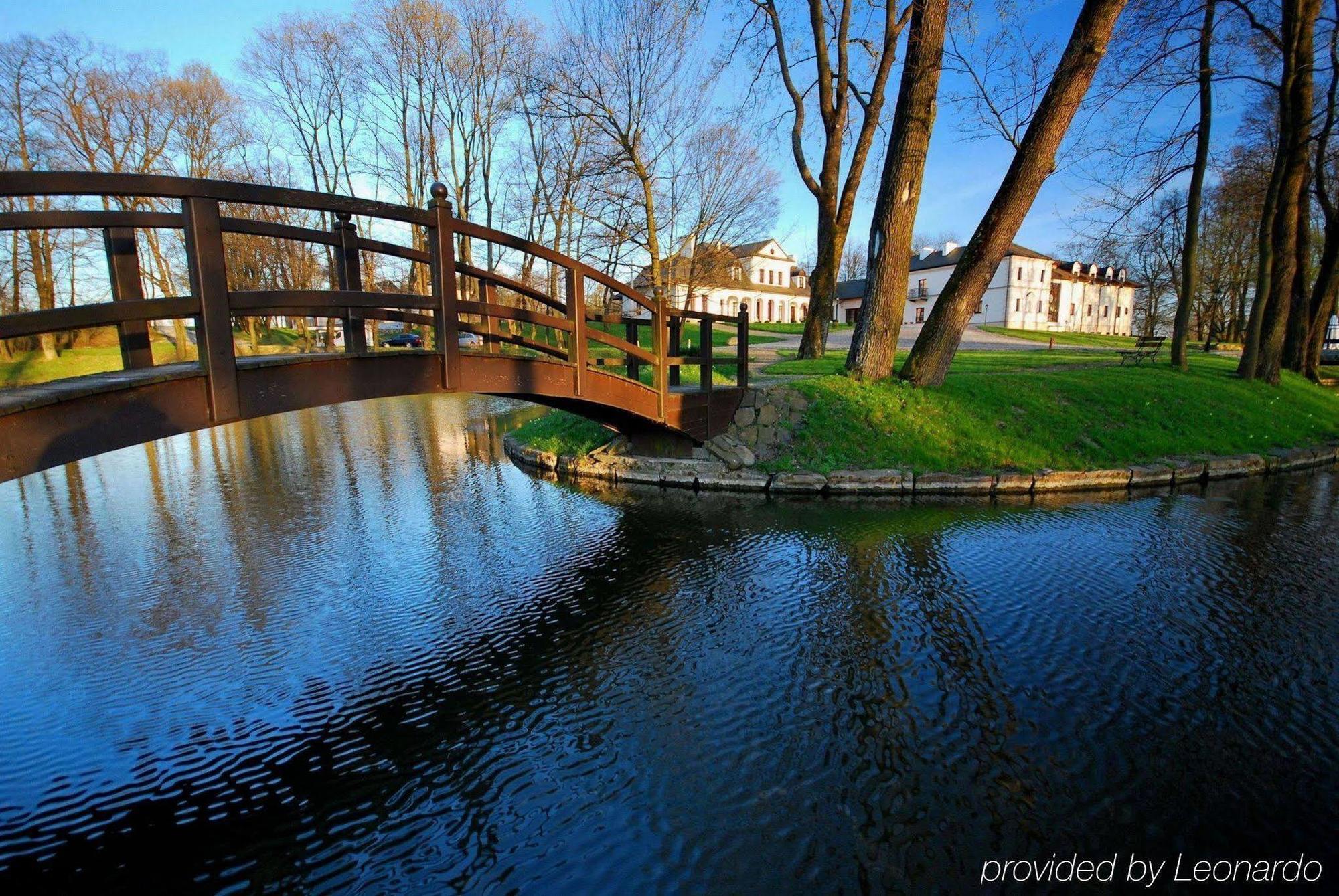 Dwor Kombornia Hotel&Spa Extérieur photo