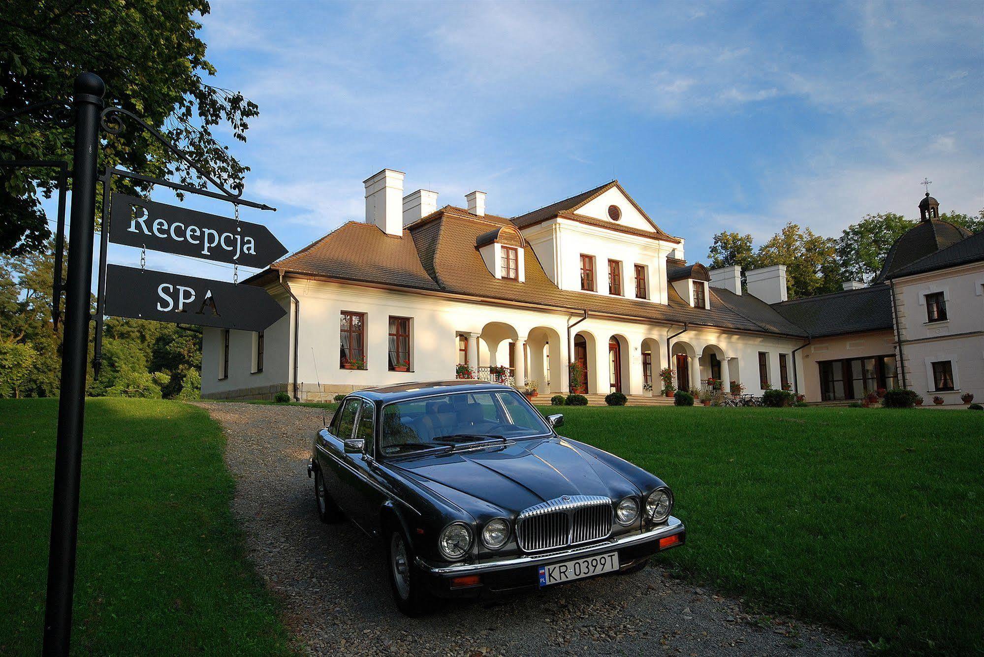 Dwor Kombornia Hotel&Spa Extérieur photo